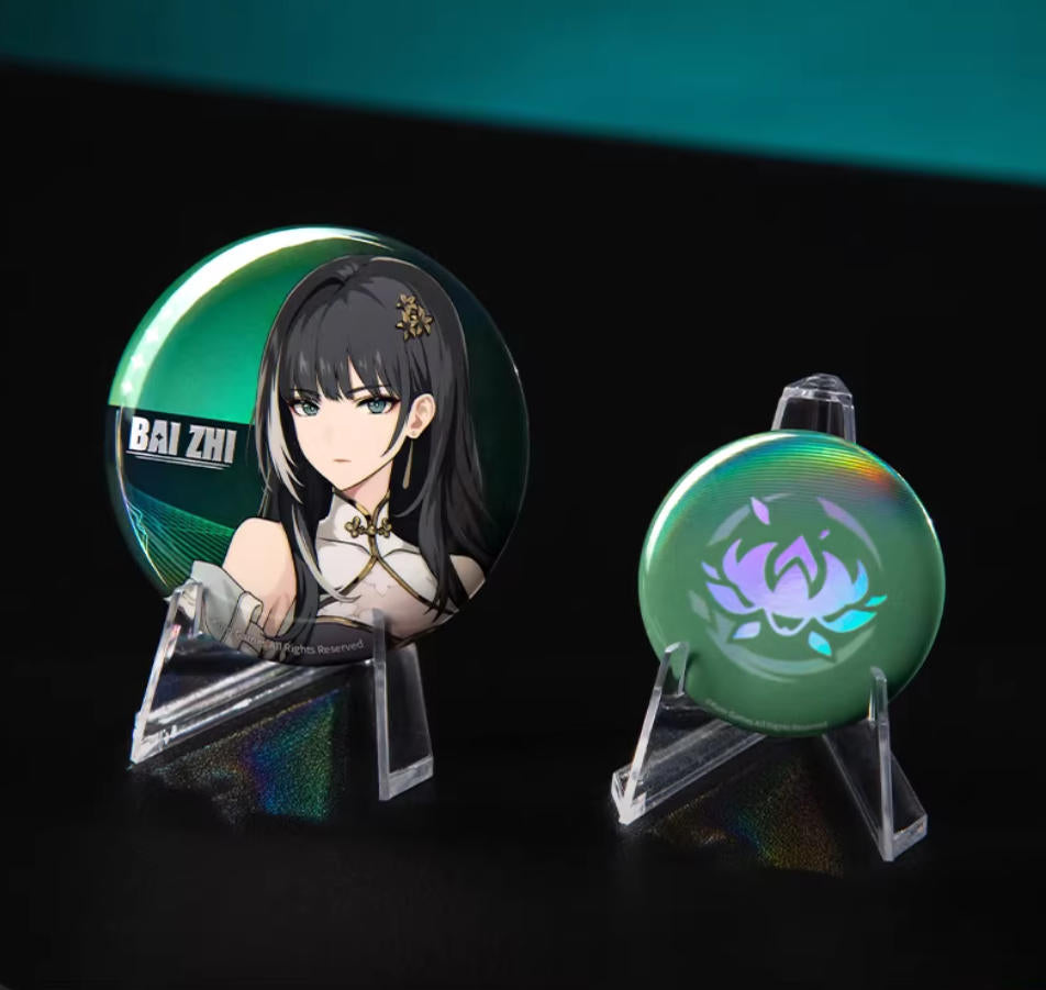 This badge set features Bai Zhi, with a 58mm character badge on a green backdrop and a 38mm holographic lotus emblem. The dual shimmer effect adds a dynamic, sparkling finish.