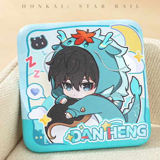 Close-up of Dan Heng's badge: He wears a turquoise dinosaur pajama, hugs a plush, with a moon, stars, and a cat silhouette in the background.